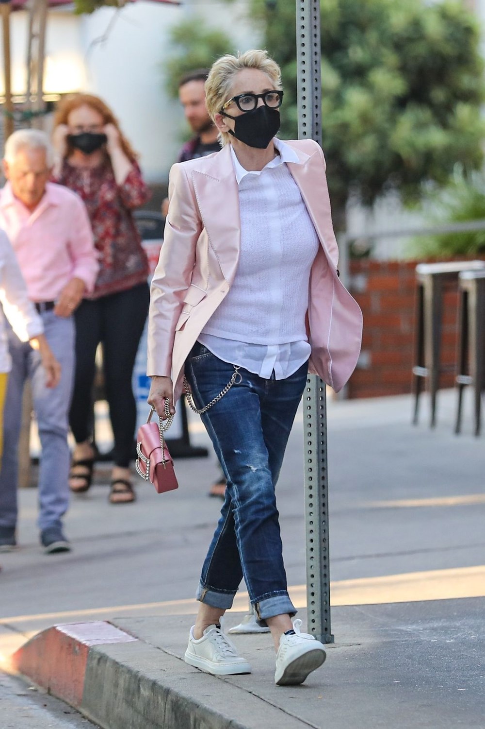 Sharon Stone hesabın iki katı bahşiş bıraktı - 1