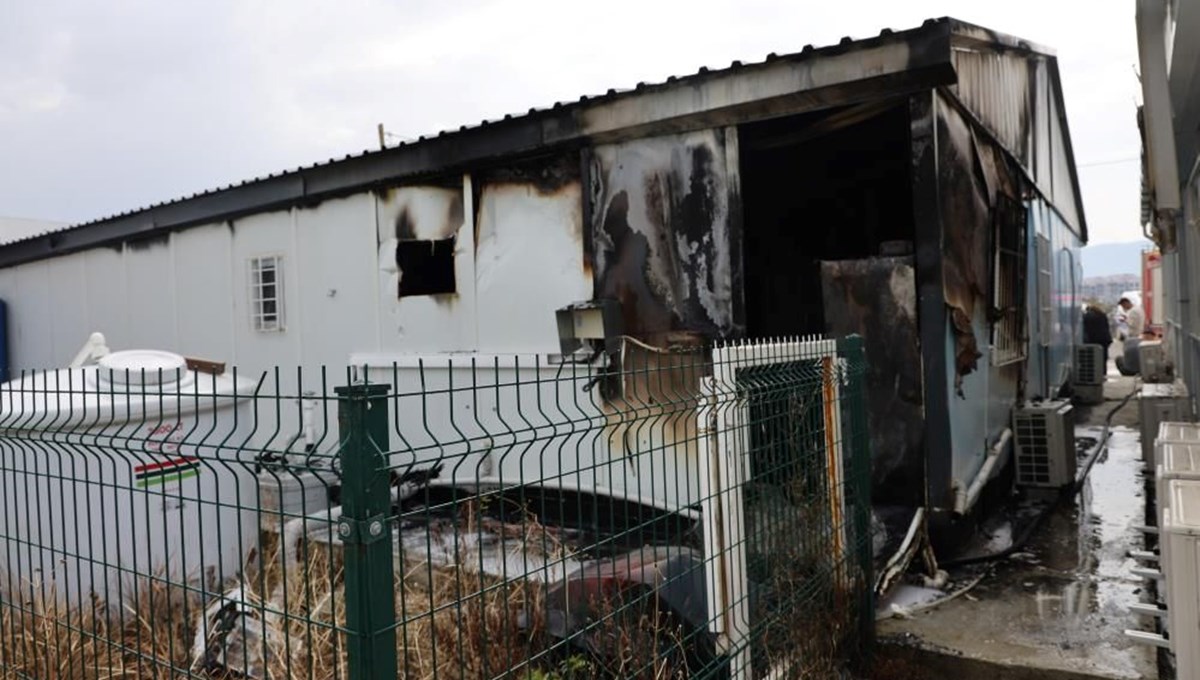 Prefabrik banka şubesinde korkutan yangın Prefabrik banka şubesinde korkutan yangın