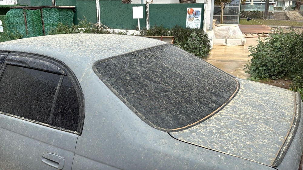 Ege Beyaza Boyandı: Fırtına Ağaçları Devirdi, Caddeleri Buz Pistine Çevirdi 80 kYZVYDb46EWYVpGkI3 Cgw