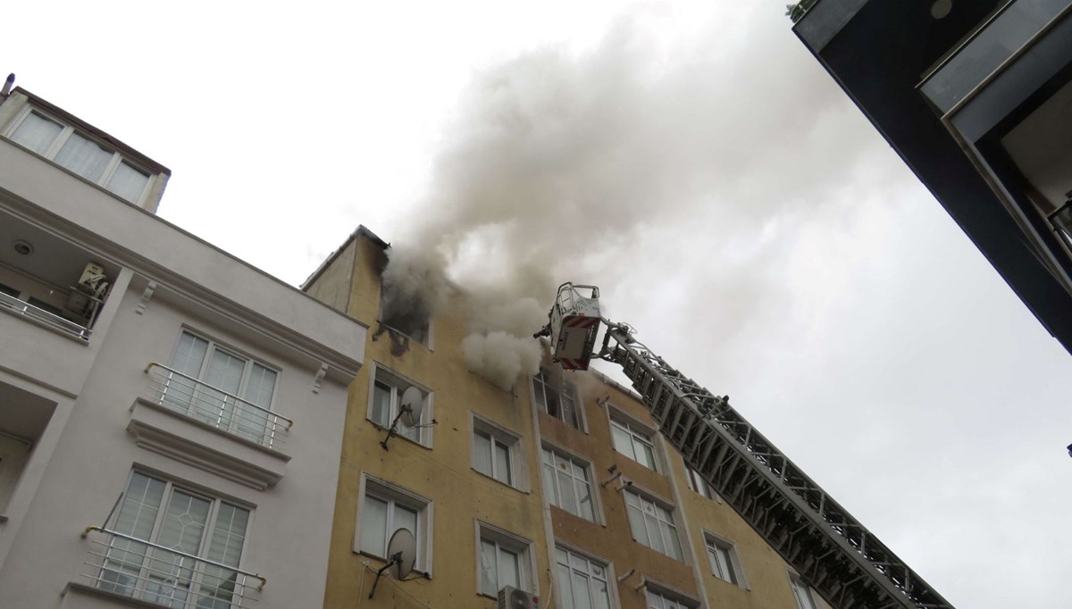 Ataşehir’de 5 katlı binada yangın paniği
