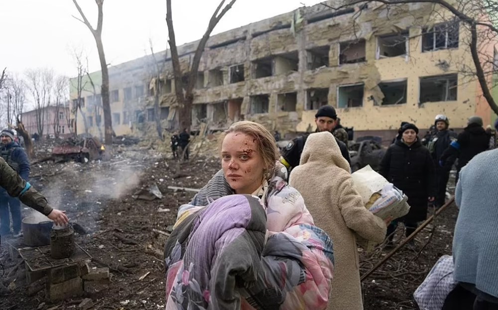 Mariupol kentindeki yıkım uydudan görüntülendi - 1