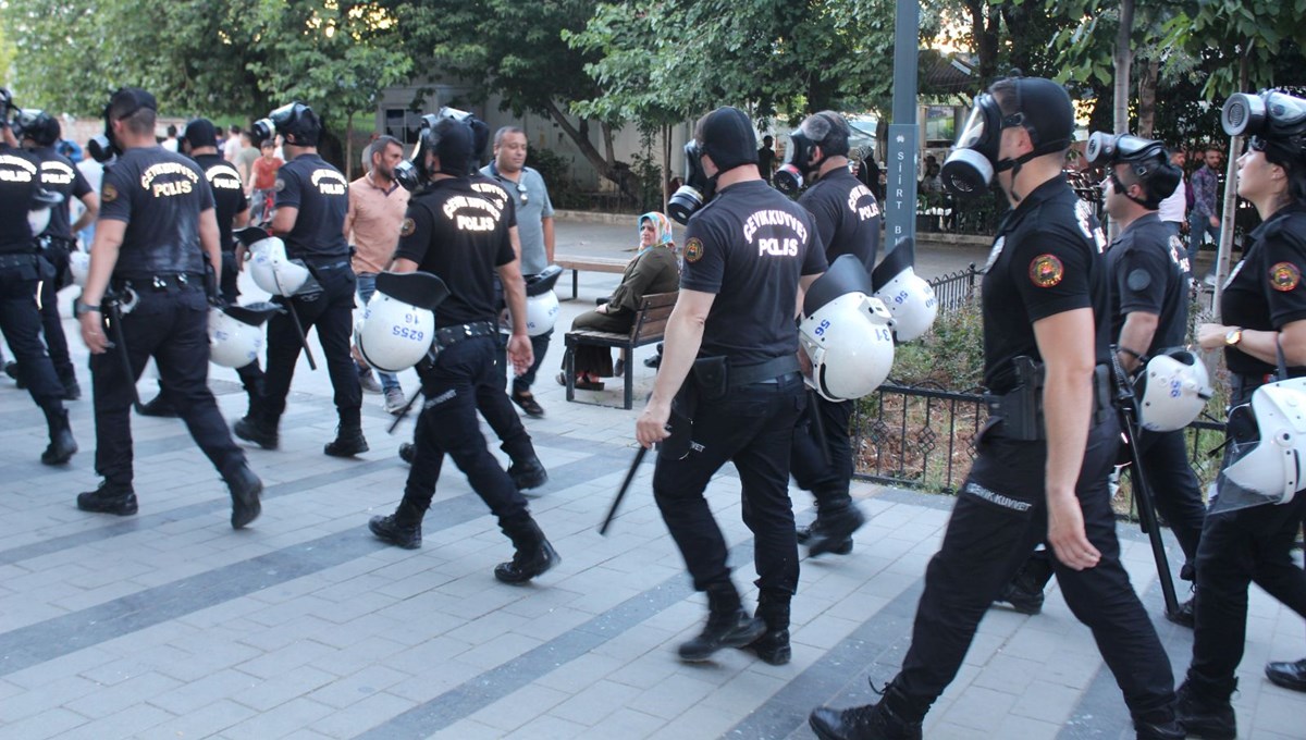 Siirt'te gösteri ve yürüyüşler 7 gün süreyle yasaklandı Siirt'te gösteri ve yürüyüşler 7 gün süreyle yasaklandı