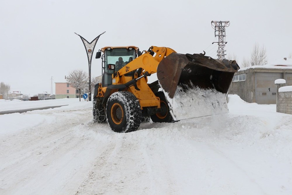 Doğu’da kar esareti: 1070 köy yolu ulaşıma kapandı - 10
