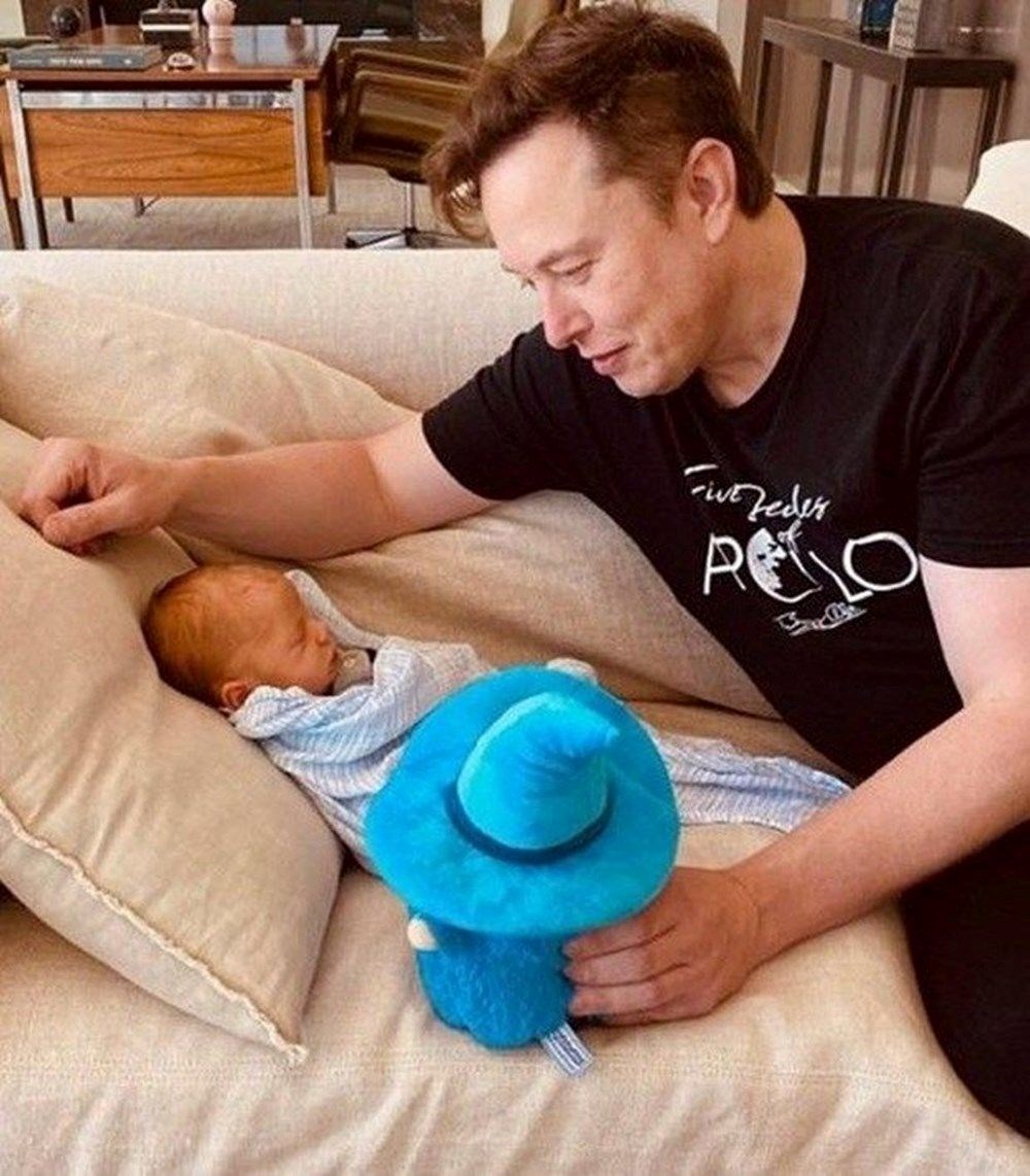 Elon Musk ve Grimes kızlarının adını "Neden" olarak değiştirdi - 4