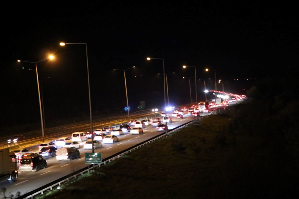 Tatilciler dönüyor: Trafik her geçen saat artıyor - 3