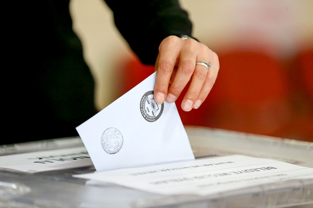 تركيا اليوم من فاز في المدن الكبرى؟ فاز حزب الشعب الجمهوري بـ 14 مقعدًا، بينما فاز حزب العدالة والتنمية بـ 12 من فاز في المدن الكبرى؟ فاز حزب الشعب الجمهوري بـ 14 مقعدًا، وفاز حزب العدالة والتنمية بـ 12 مدينة حضرية - 21