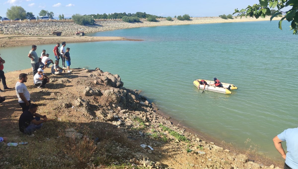 Baraj gölüne giren 2 genç boğuldu