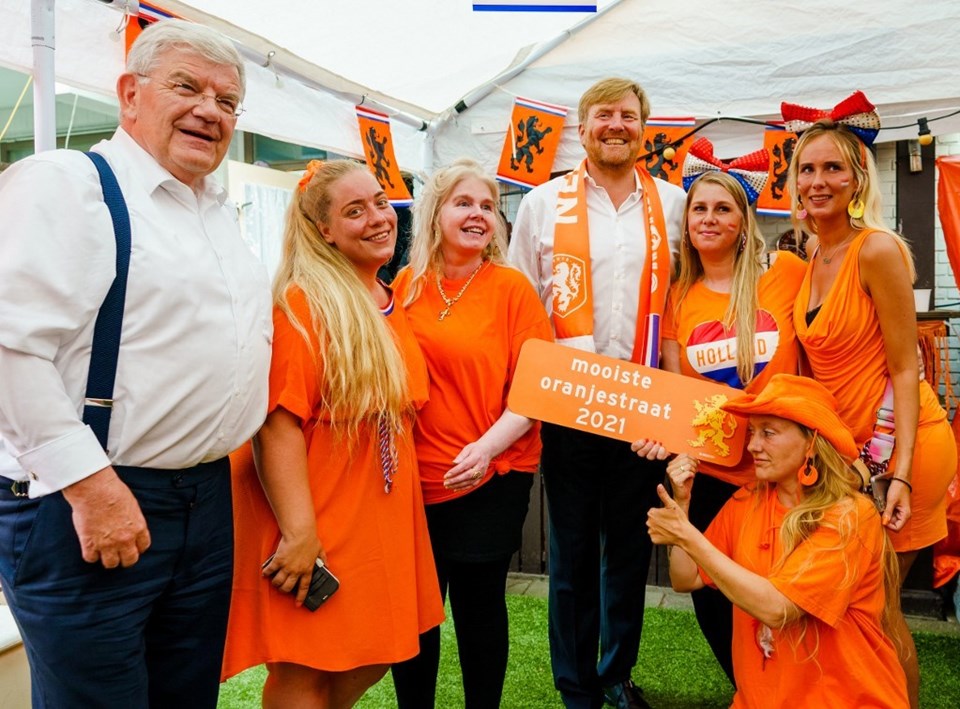 Hollanda Kralı sosyal mesafeye uymadı, hükümet tepki gösterdi - 1