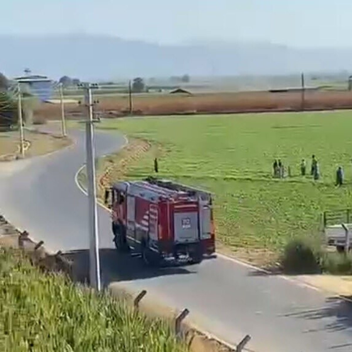 İhbar üzerine bölgeye sağlık ve itfaiye ekipleri sevk edildi. Ekipler, kurtarma çalışması başlattı. İhbar üzerine bölgeye sağlık ve itfaiye ekipleri sevk edildi. Ekipler, kurtarma çalışması başlattı.