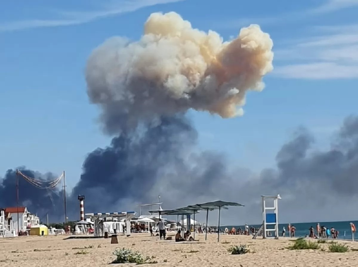 Geçen ay, Rus ordusunun kontrolündeki Kırım, Saki hava üssünde art arta patlamalar yaşanmıştı. Rusya, patlamaların mühimmat deposundaki bir kazadan meydana geldiğini öne sürmüştü.