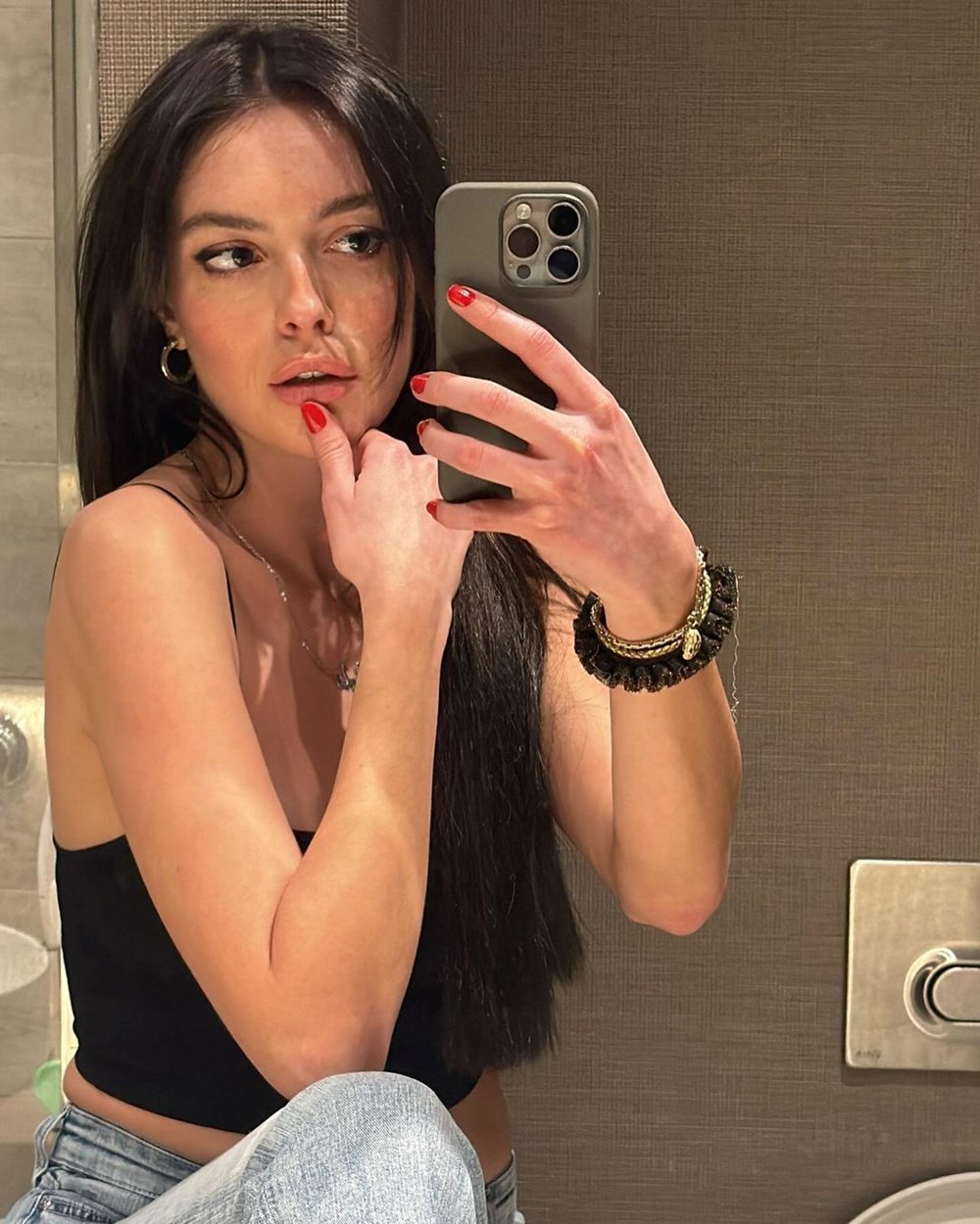 Hande Erçel yeni sineması için imaj tazeledi (Ünlülerin değişimi) 155