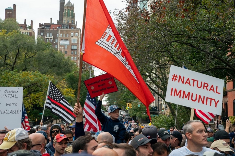 New York’ta kamu çalışanları için Covid-19 aşısı zorunluluğu başladı: 11 binden fazla çalışan ücretsiz izne çıkarıldı - 2