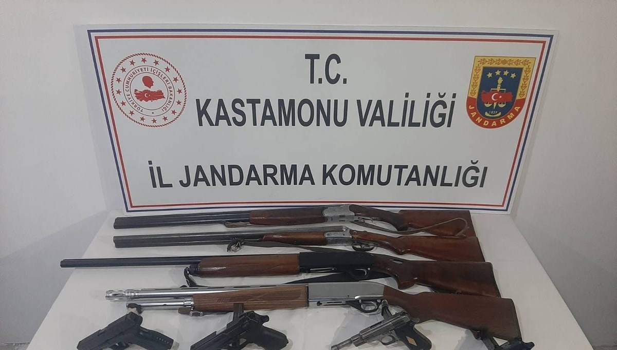 Kastamonu’da yasadışı yollarla temin edilen çok sayıda silah ele geçirildi Kastamonu’da yasadışı yollarla temin edilen çok sayıda silah ele geçirildi