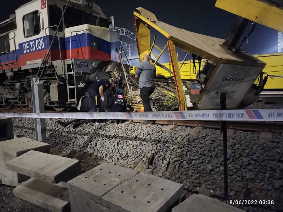 Hatay'da arızalanan lokomotifin çarptığı işçilerden biri öldü, ikisi yaralandı - 1