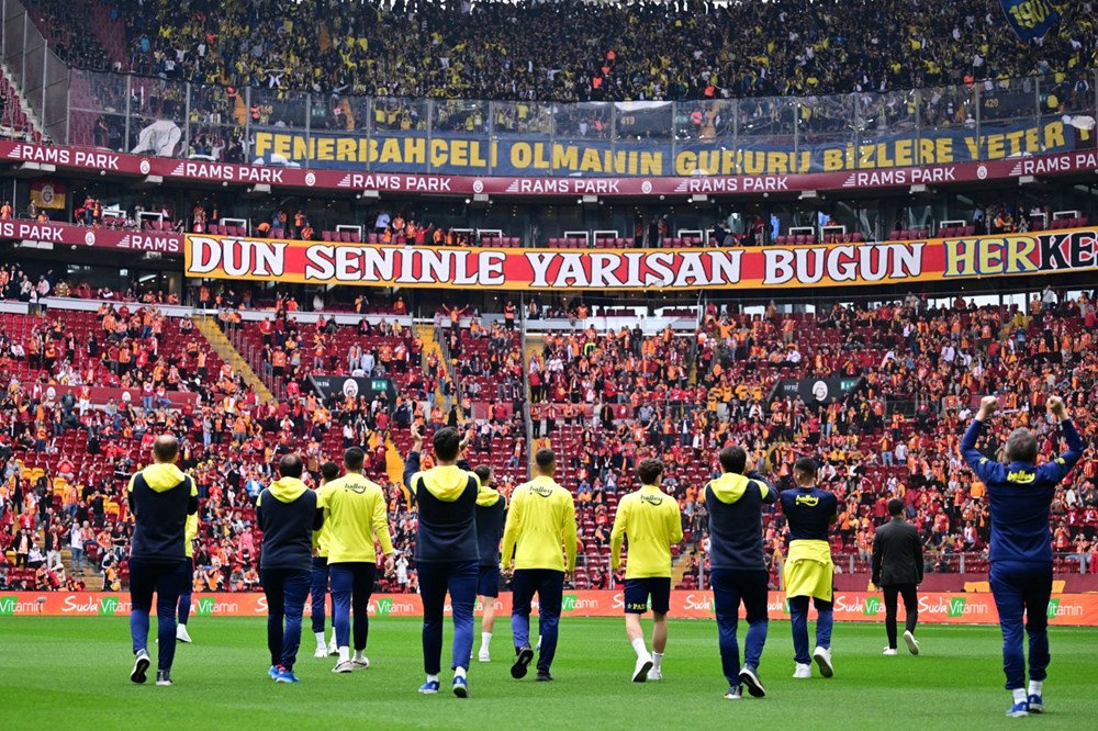 Fenerbahçe, derbide Galatasaray'ı yendi: Süper Lig'de şampiyonluk son haftaya kaldı - 12