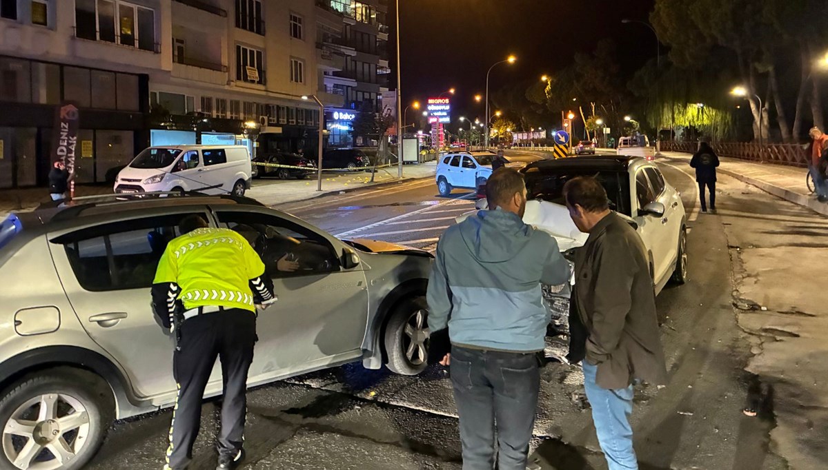 Otomobil jandarma aracına ve otomobile çarptı Otomobil jandarma aracına ve otomobile çarptı