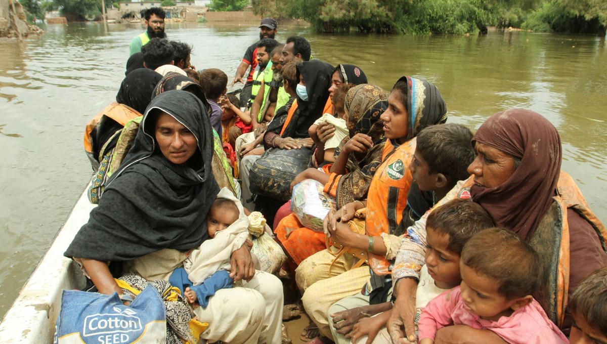 Pakistan'da muson felaketinde 905 kişi öldü