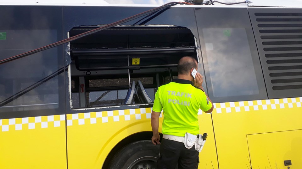 İETT otobüsü kaza yaptı: 2 yaralı - 1