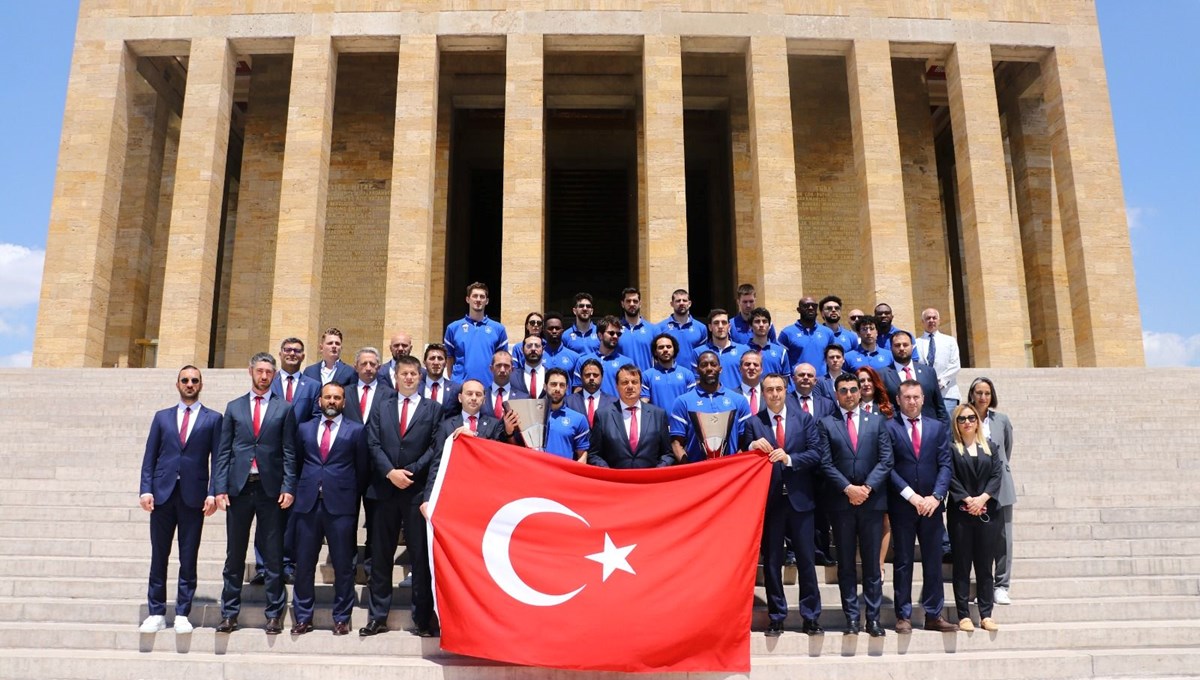 Euroleague şampiyonu Anadolu Efes, Anıtkabir'de