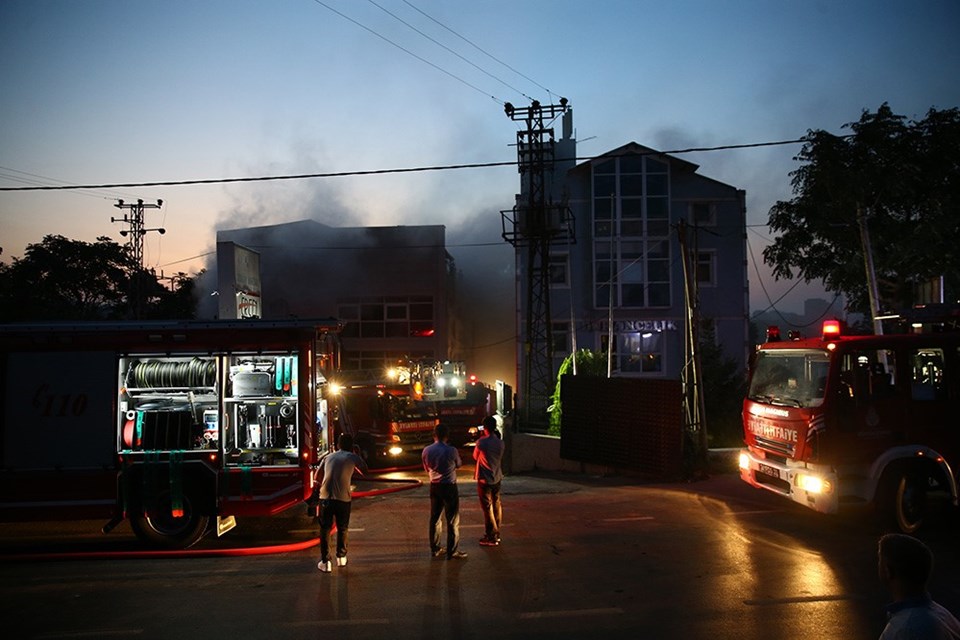 İstanbul'da çorap fabrikasında yangın - 1