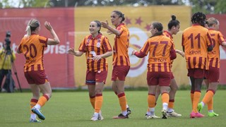 Bakan Bak’tan Galatasaray Petrol Ofisi Kadın Futbol Takımı’na tebrik