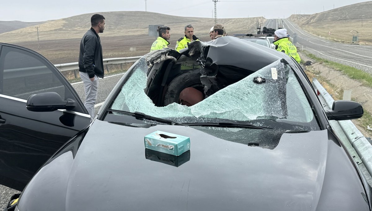 Diyarbakır'da feci kaza: TIR'dan fırlayan lastik, otomobildeki yolcuyu öldürdü!