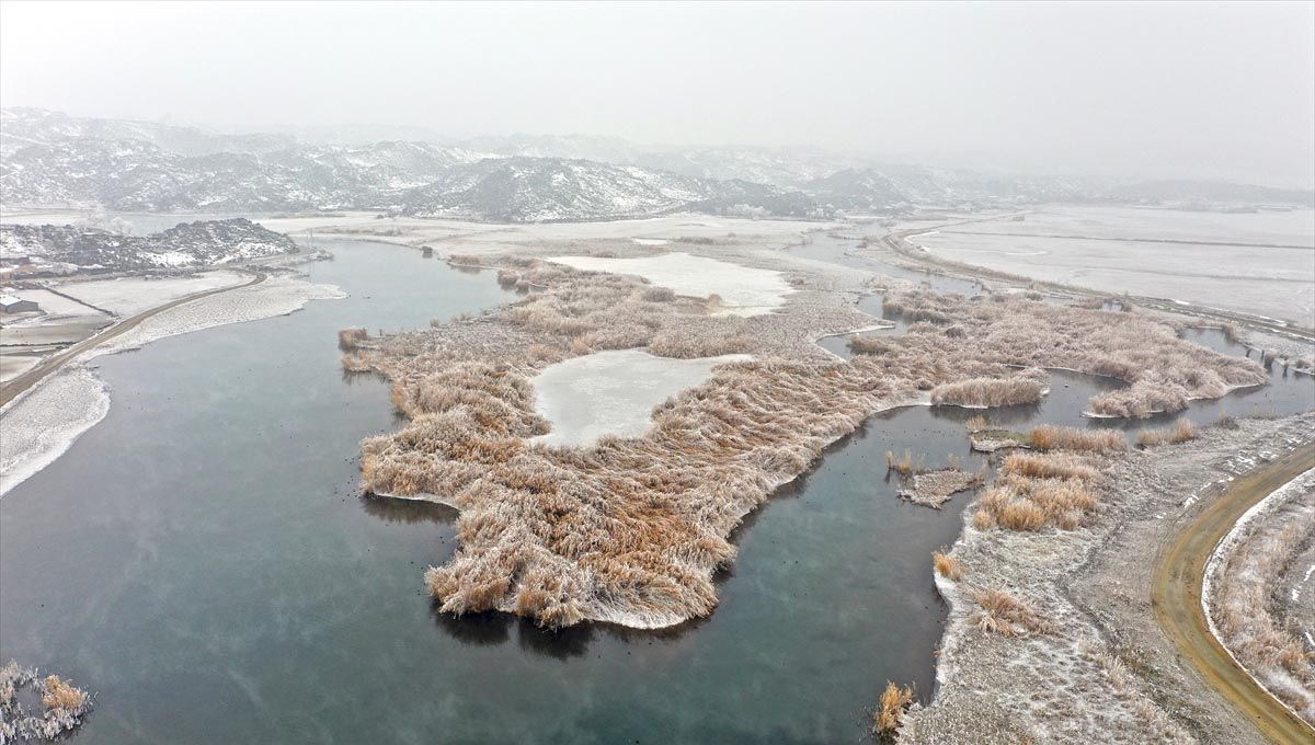 Ağrı Dağı Milli Parkı kış güzelliğiyle göz kamaştırıyor