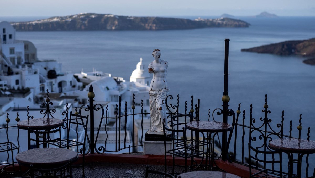 Santorini'de panik sürüyor, adaya giden Miçotakis ise iyimser: 