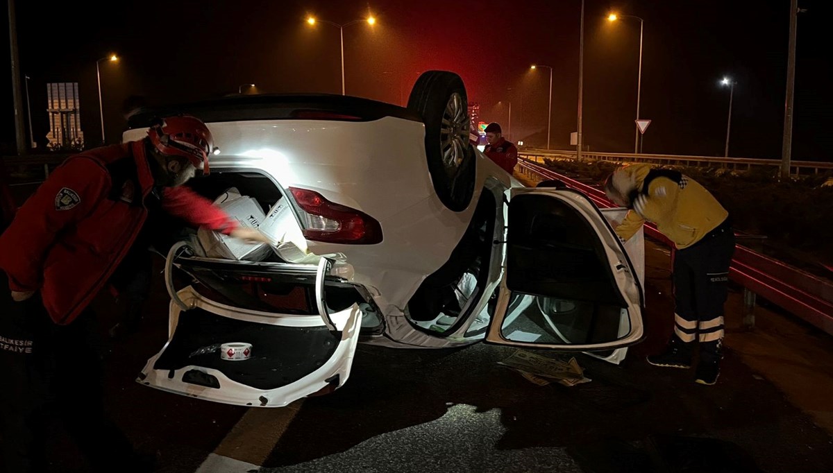 Balıkesir'de otobanda çift taraflı trafik kazası: 1 yaralı Balıkesir'de otobanda çift taraflı trafik kazası: 1 yaralı