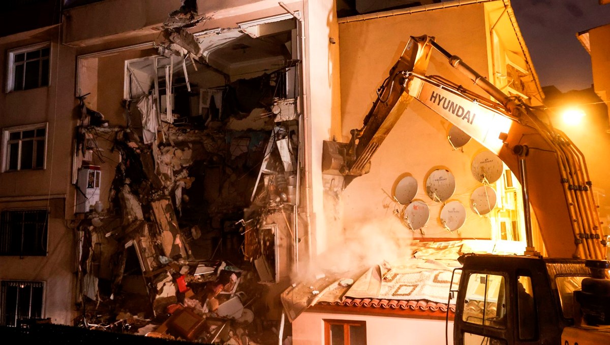 Üsküdar'da patlamanın yaşandığı binada yıkım çalışması başladı