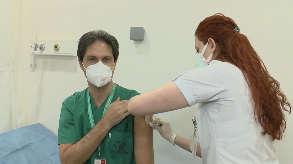 İstanbul'da ilk aşılar sağlık çalışanlarına yapılıyor - 4