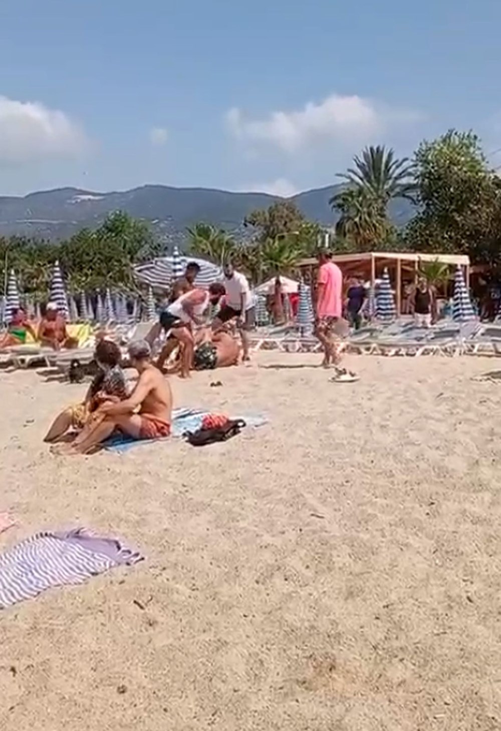 Alanya'da turiste saldırı: Şezlong fiyatını fazla bulup eşyalarını kuma koyunca dövdüler! - 4