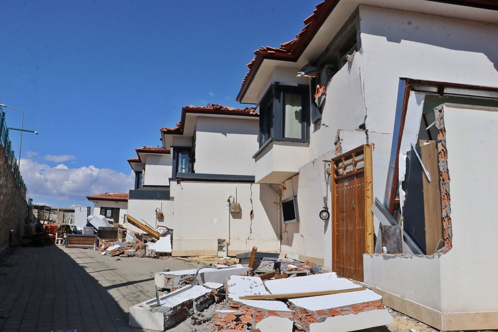 Milyonluk villalar depremde dağıldı - 6