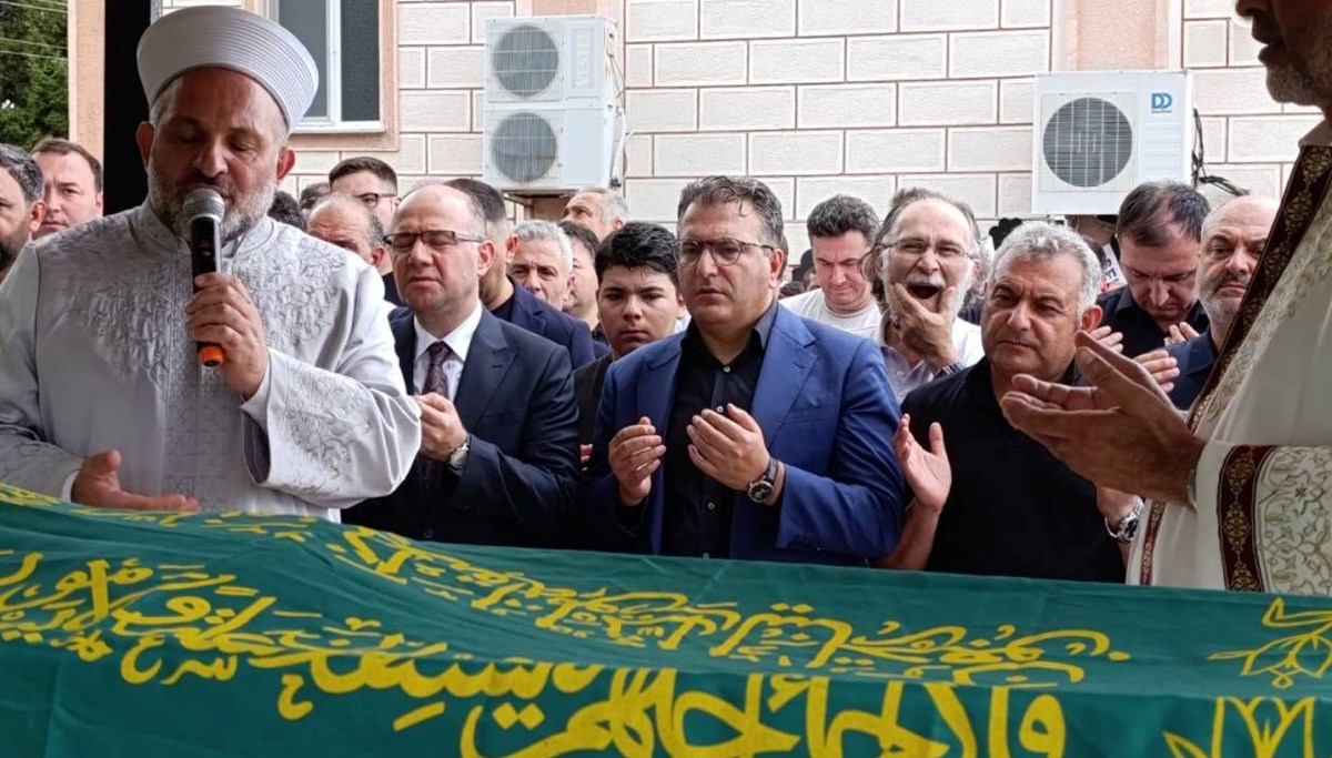 Cem Küçük'ün babası toprağa verildi