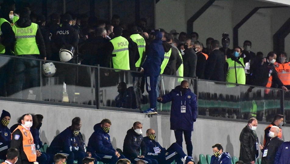 Denizlispor-Fenerbahçe maçında yöneticiler arasında tartışma