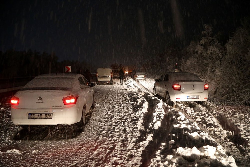 Sivas-Tokat karayolu yoğun kar yağışı dolayısıyla trafiğe kapandı - 18