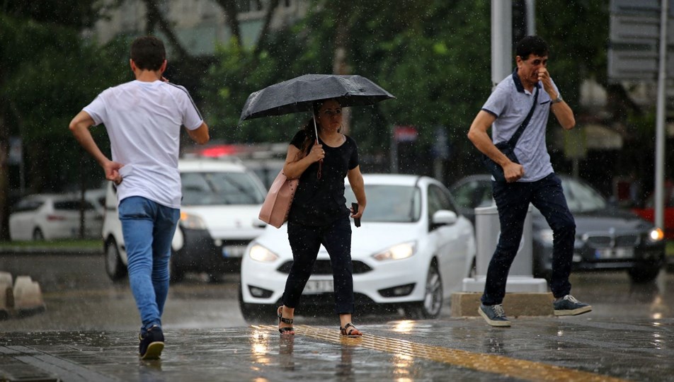 İstanbul'da sağanak yağış bekleniyor (Kuvvetli rüzgar uyarısı)