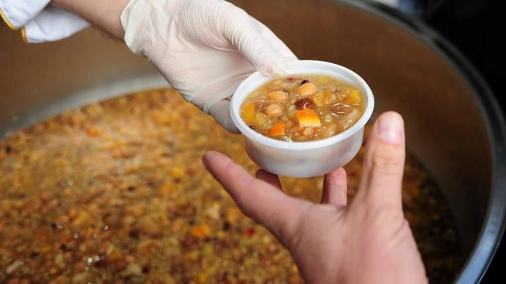 Aşure Geleneği Enflasyona Yenik Düştü: Kazanlar Yerini Porsiyonlara Bıraktı 8 Aşure Günü ne zaman başlayacak? (2025 Diyanet Muharrem ayı takvimi) - 3