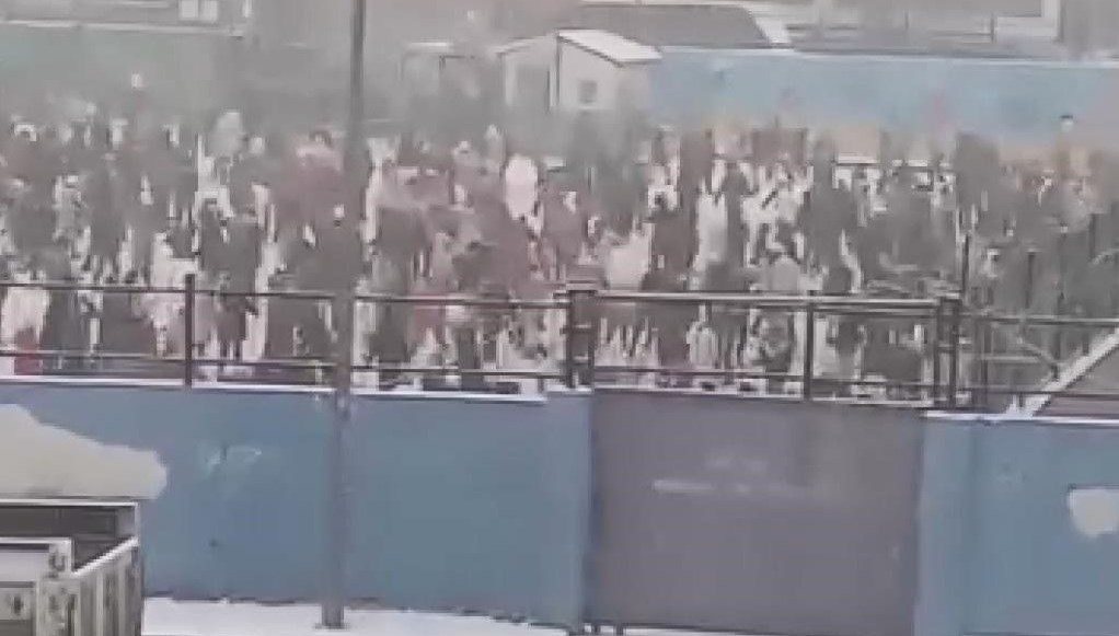 Başakşehir'deki öğrencilerin kar sevinci