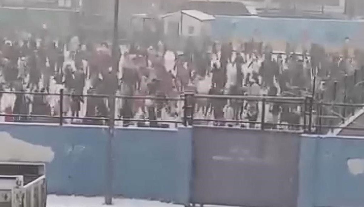 Başakşehir'deki öğrencilerin kar sevinci Başakşehir'deki öğrencilerin kar sevinci