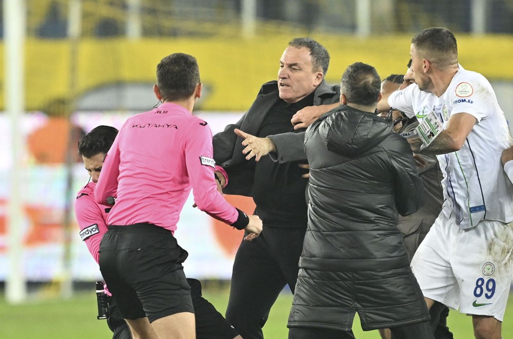 MKE Ankaragücü Kulübü Başkanı Faruk Koca hakem Halil Umut Meler'e yumruk attı - 10