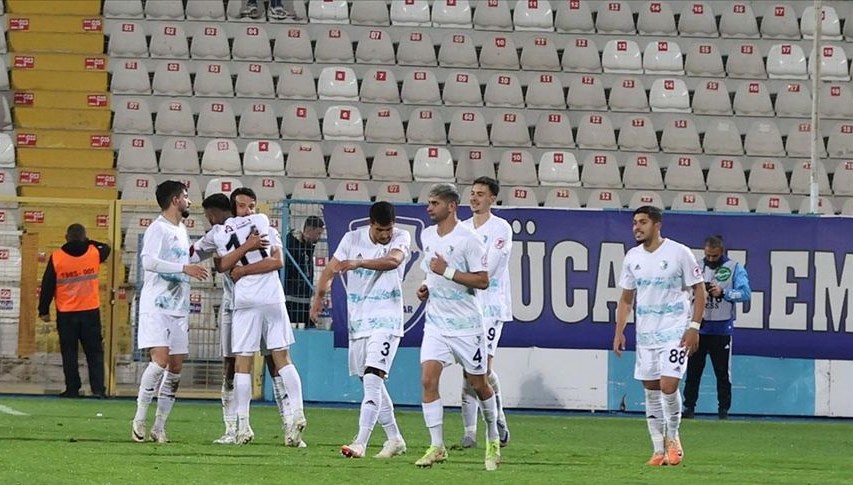 Erzurumspor transfer yasağı borçlarını ödedi