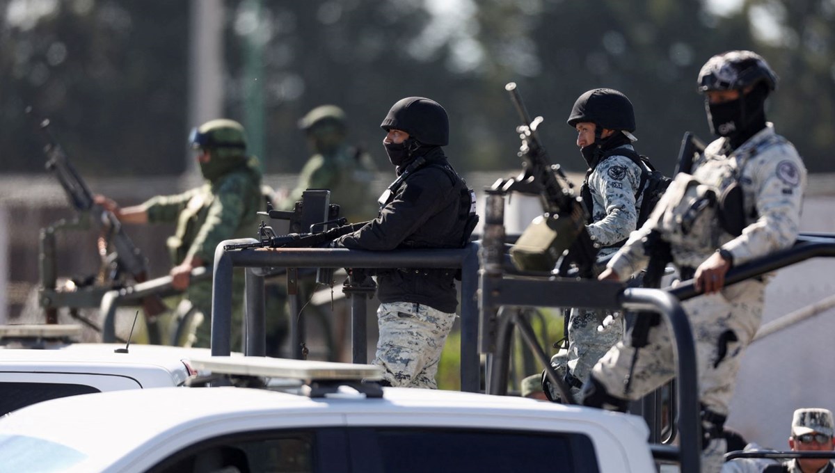 Meksika'da çete üyeleri polisle çatıştı: 12 ölü