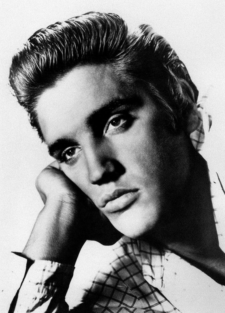 Efsane şarkıcı Elvis Presley’nin ailesini dolandırmaya çalışan kadın gözaltına alındı - 1