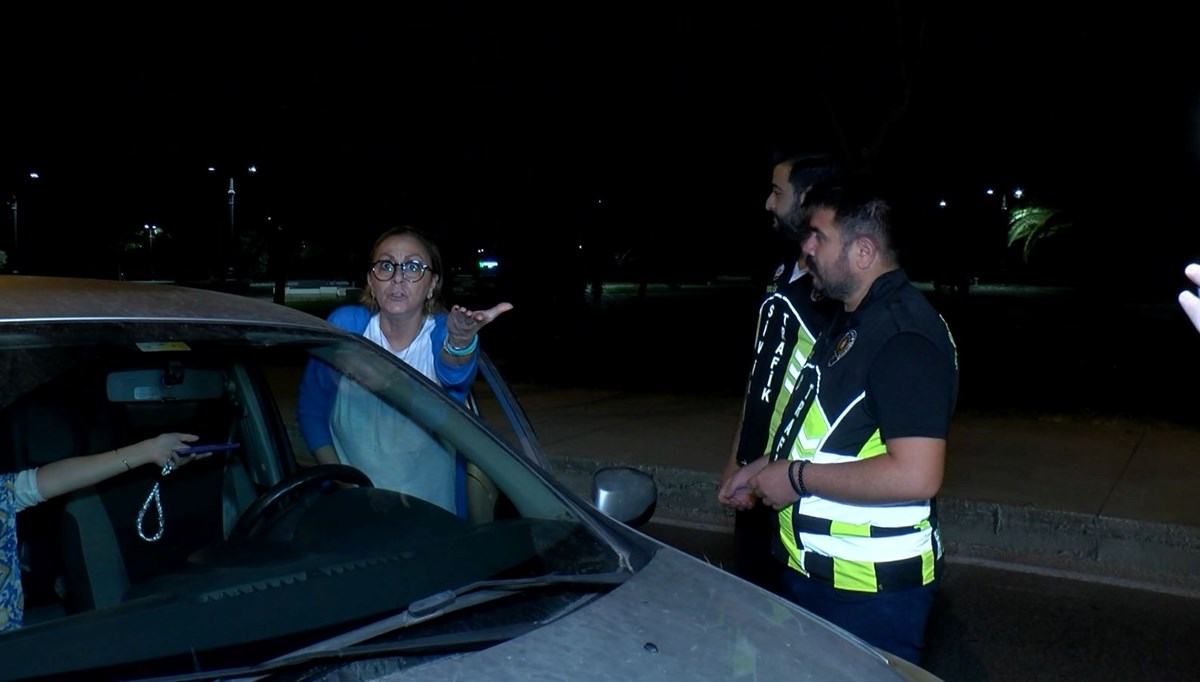 Kadıköy'de denetime takılan sürücü: Emniyet müdürünü ara bunların hepsini alsınlar Kadıköy'de denetime takılan sürücü: Emniyet müdürünü ara bunların hepsini alsınlar
