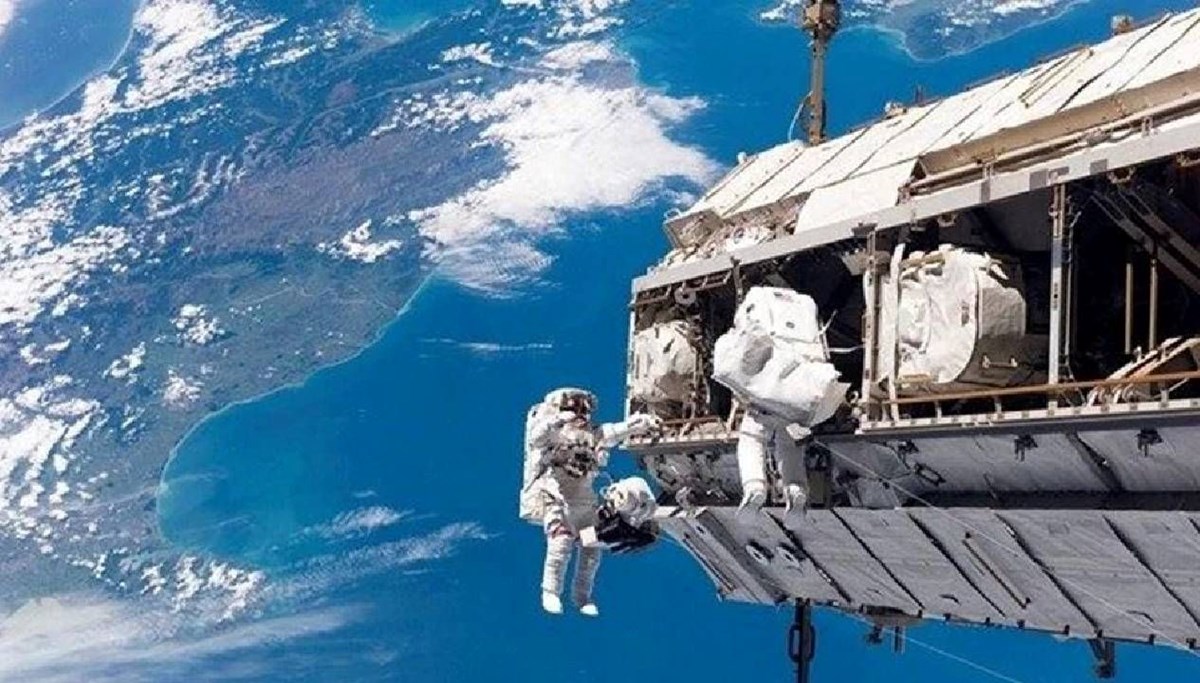 4 astronot 1 yıl gecikmeyle uzayda
