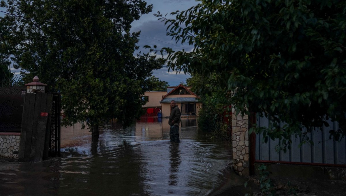 Romanya'da sel felaketi: 4 kişi öldü, binlerce ev sular altında Romanya'da sel felaketi: 4 kişi öldü, binlerce ev sular altında