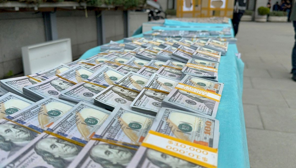 İstanbul'da sahte 1,5 milyon dolar ele geçirildi İstanbul'da sahte 1,5 milyon dolar ele geçirildi