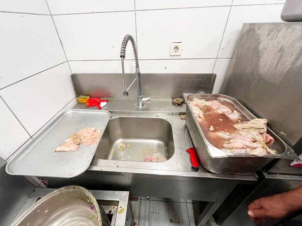 Antalya'daki restoranda mide bulandıran görüntüler: Süresiz mühürlendi - 3