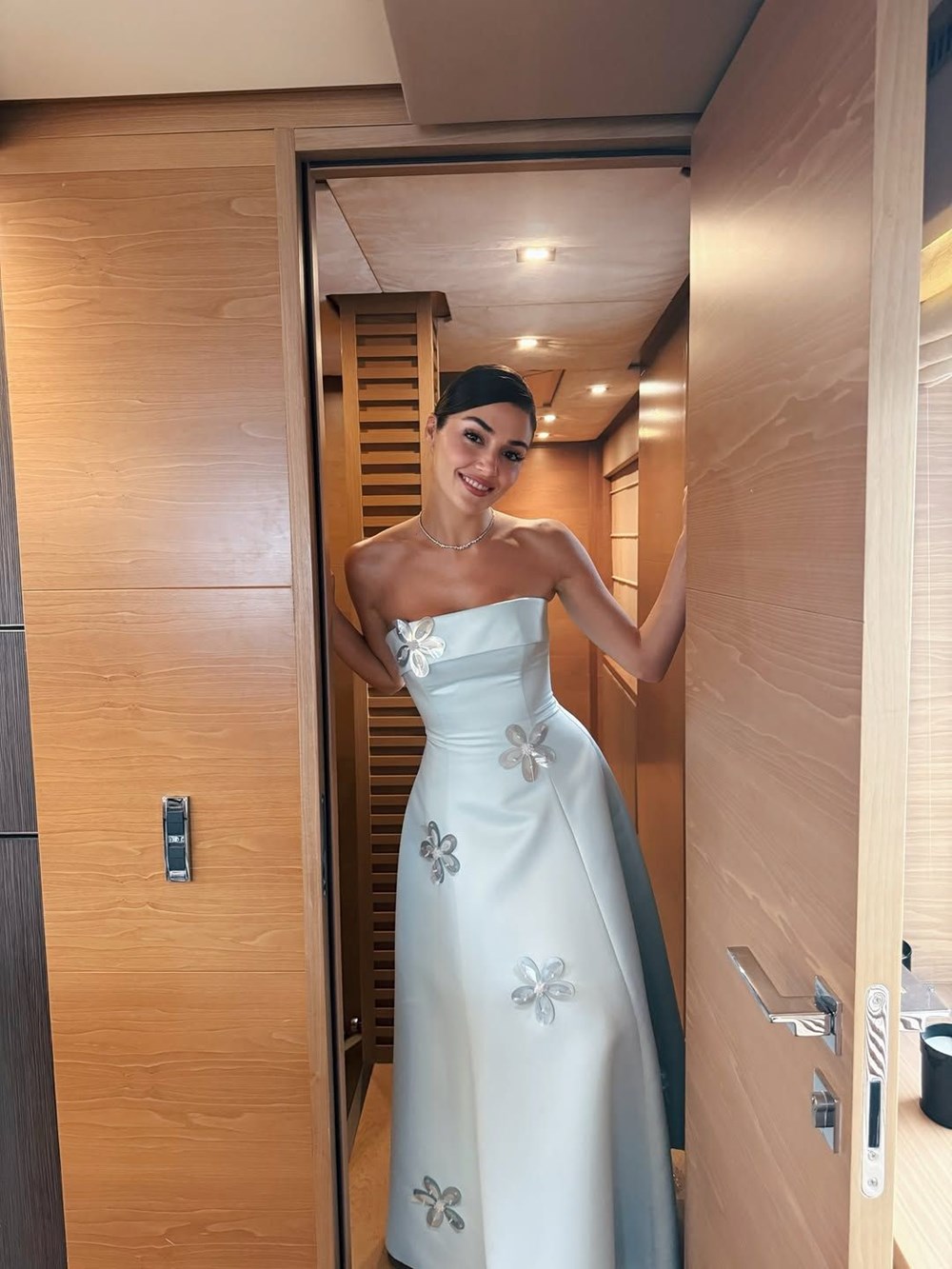 Hande Erçel tekne pozlarıyla beğeni topladı - 2